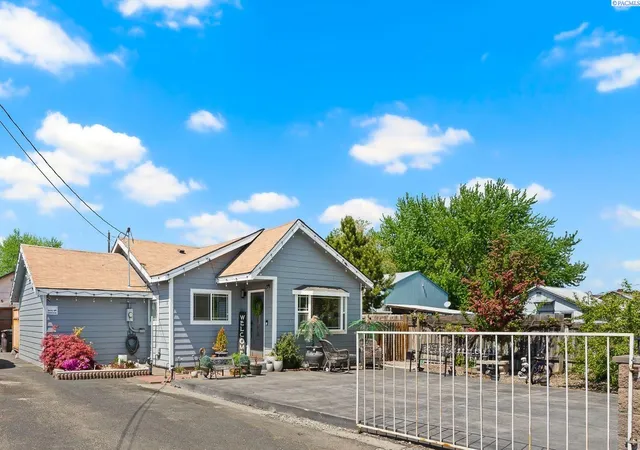 Photo 4 of Single family home for sale at 1714 S 10th Avenue, Yakima, WA 98902 | MLS# PAC297308 | Listing updated on 2026-10-26