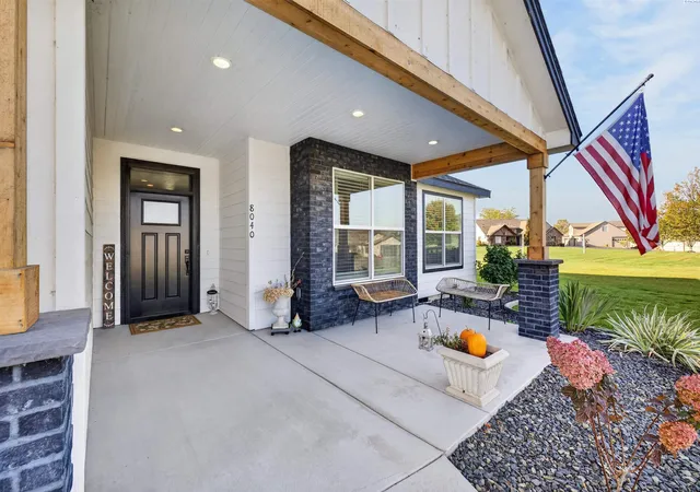 Photo 4 of Single family home for sale at 8040 Olin Ct, Pasco, WA 99301 | MLS# PAC297312 | Listing updated on 2026-10-21
