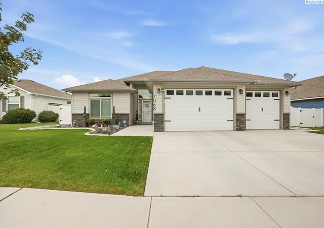 Single family home for sale at 7068 W 31st Place, Kennewick, WA 99338 | MLS# PAC297313