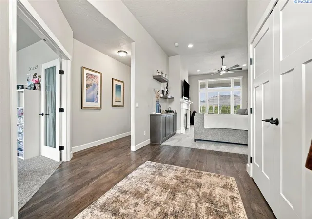 Photo 3 of Single family home for sale at 7068 W 31st Place, Kennewick, WA 99338 | MLS# PAC297313 | Listing updated on 2026-10-22