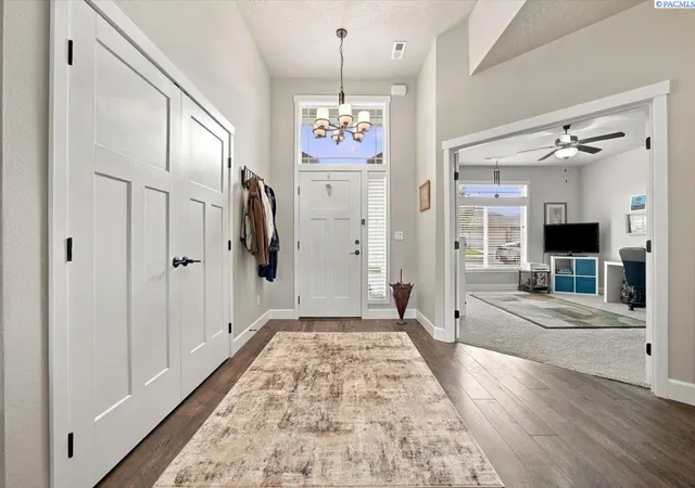 Photo 4 of Single family home for sale at 7068 W 31st Place, Kennewick, WA 99338 | MLS# PAC297313 | Listing updated on 2026-10-22