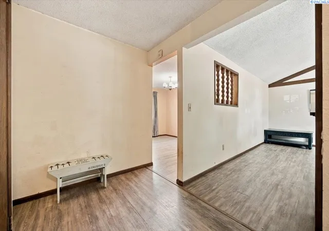 Photo 3 of Single family home for sale at 6105 W Melville Rd, Pasco, WA 99301 | MLS# PAC297316 | Listing updated on 2026-10-25