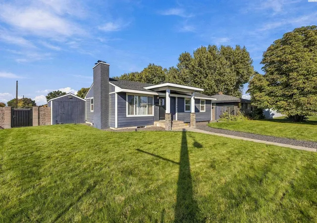 Photo 2 of Single family home for sale at 1704 N 22nd Avenue, Pasco, WA 99301 | MLS# PAC297317 | Listing updated on 2026-10-22