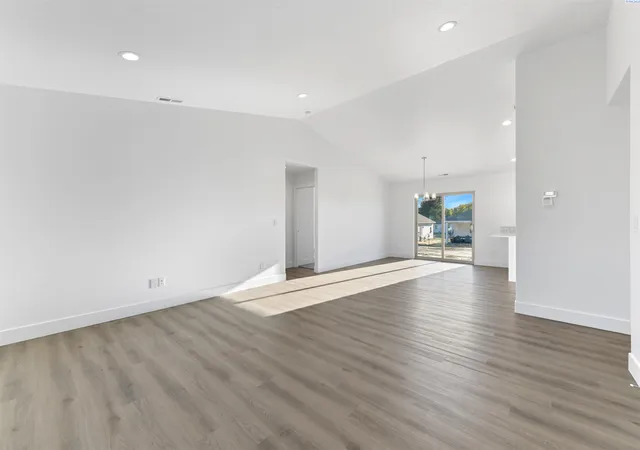 Photo 2 of Single family home for sale at 10116 Sunset Trl, Pasco, WA 99301 | MLS# PAC297322 | Listing updated on 2026-10-23