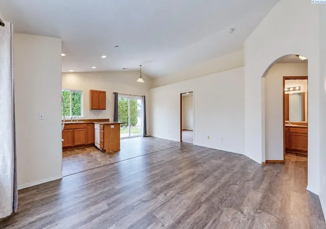 Photo 3 of Sale Pending at 2507 Parkview Blvd, Pasco, WA 99301 | MLS# PAC297328 | Listing updated on 2026-10-25
