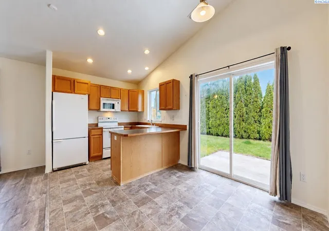Photo 4 of Sale Pending at 2507 Parkview Blvd, Pasco, WA 99301 | MLS# PAC297328 | Listing updated on 2026-10-25