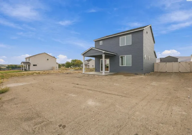 Photo 4 of Single family home for sale at 1416 Lena Ave, Benton City, WA 99320 | MLS# PAC297333 | Listing updated on 2026-10-22