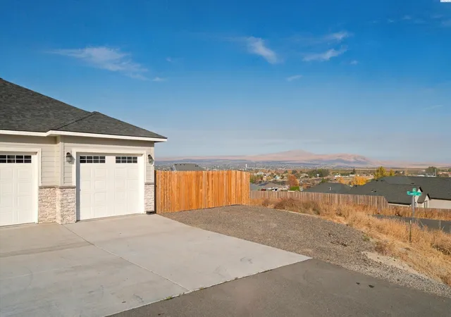 Photo 2 of Single family home for sale at 27316 N Plum Dr, Benton City, WA 99320 | MLS# PAC297334 | Listing updated on 2026-10-24