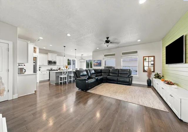 Photo 4 of Single family home for sale at 27316 N Plum Dr, Benton City, WA 99320 | MLS# PAC297334 | Listing updated on 2026-10-24