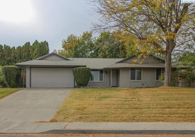 Single family home for sale at 1013 W 14th Avenue, Kennewick, WA 99337 | MLS# PAC297337