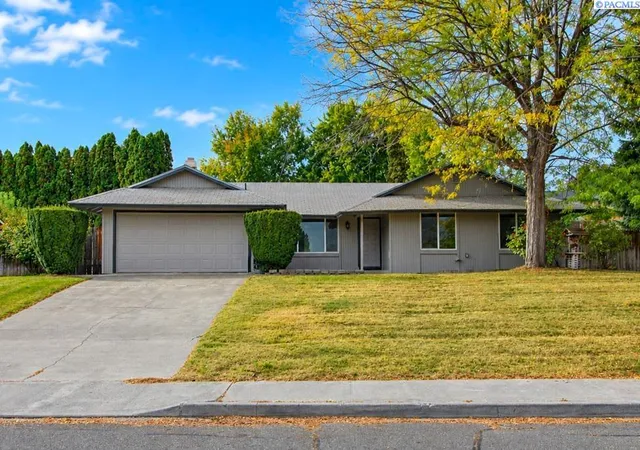 Single family home for sale at 1013 W 14th Avenue, Kennewick, WA 99337 | MLS# PAC297337