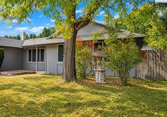 Photo 2 of Single family home for sale at 1013 W 14th Avenue, Kennewick, WA 99337 | MLS# PAC297337 | Listing updated on 2026-10-28