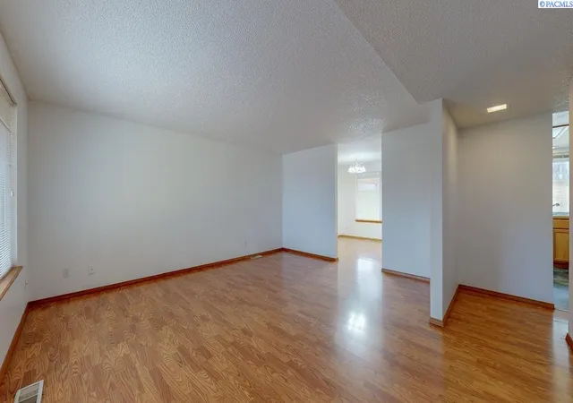 Photo 2 of Single family home for sale at 1013 W 14th Avenue, Kennewick, WA 99337 | MLS# PAC297337 | Listing updated on 2026-10-22