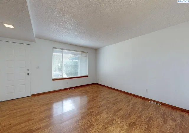 Photo 3 of Single family home for sale at 1013 W 14th Avenue, Kennewick, WA 99337 | MLS# PAC297337 | Listing updated on 2026-10-22