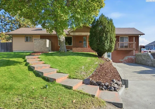 Single family home for sale at 1408 Hunt Ave, Richland, WA 99354 | MLS# PAC297342