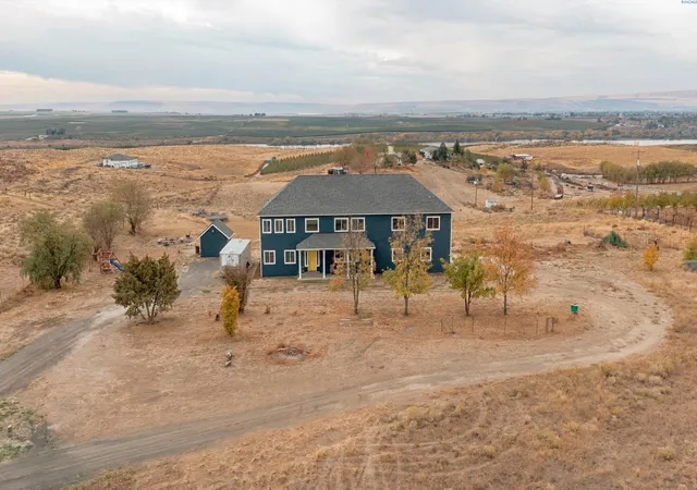 Photo 2 of Single family home for sale at 790 Decker Rd, Pasco, WA 99301 | MLS# PAC297351 | Listing updated on 2026-10-23