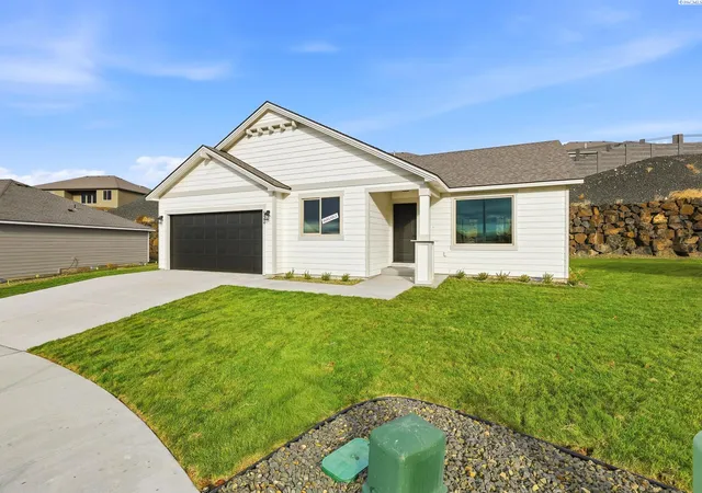 Photo 2 of Single family home for sale at 6484 W 29th Court, Kennewick, WA 99338 | MLS# PAC297353 | Listing updated on 2026-10-22