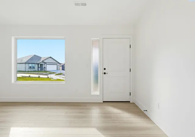 Photo 3 of Single family home for sale at 6484 W 29th Court, Kennewick, WA 99338 | MLS# PAC297353 | Listing updated on 2026-10-22
