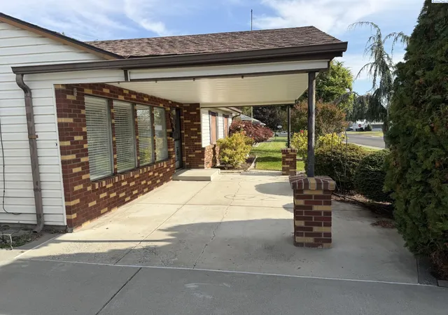 Single family home for sale at 2006 Turner St, Richland, WA 99354 | MLS# PAC297354