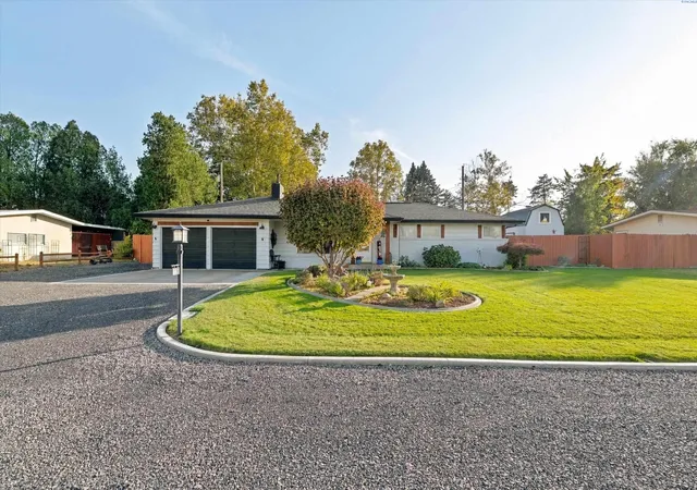 Photo 1 of Single family home for sale at 6911 W Victoria Ave, Kennewick, WA 99336 | MLS# PAC297360 | Listing updated on 2026-10-23