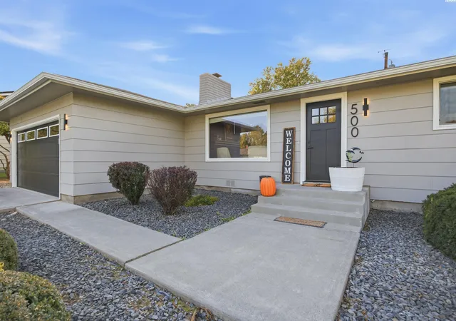Photo 3 of Single family home for sale at 500 S Cleveland St, Kennewick, WA 99336 | MLS# PAC297361 | Listing updated on 2026-10-23