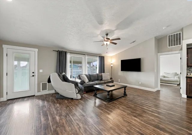 Photo 4 of Single family home for sale at 8804 Aldridge Ct, Pasco, WA 99301 | MLS# PAC297362 | Listing updated on 2026-10-23
