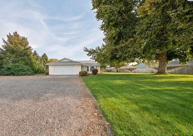 Photo 1 of Single family home for sale at 183 Jill Marie St, Burbank, WA 99323 | MLS# PAC297366 | Listing updated on 2026-10-27