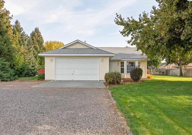 Photo 2 of Single family home for sale at 183 Jill Marie St, Burbank, WA 99323 | MLS# PAC297366 | Listing updated on 2026-10-27
