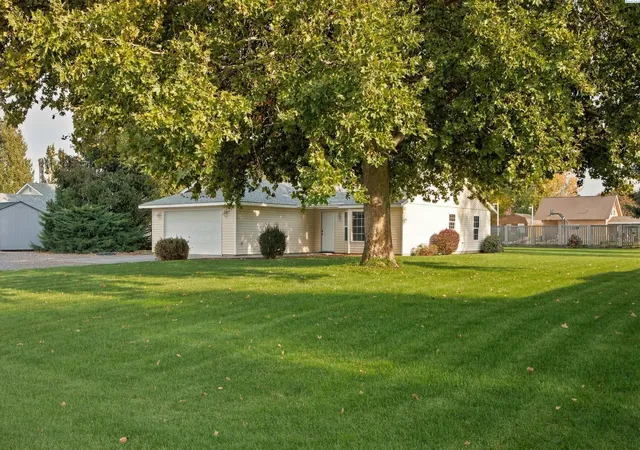 Photo 3 of Single family home for sale at 183 Jill Marie St, Burbank, WA 99323 | MLS# PAC297366 | Listing updated on 2026-10-27