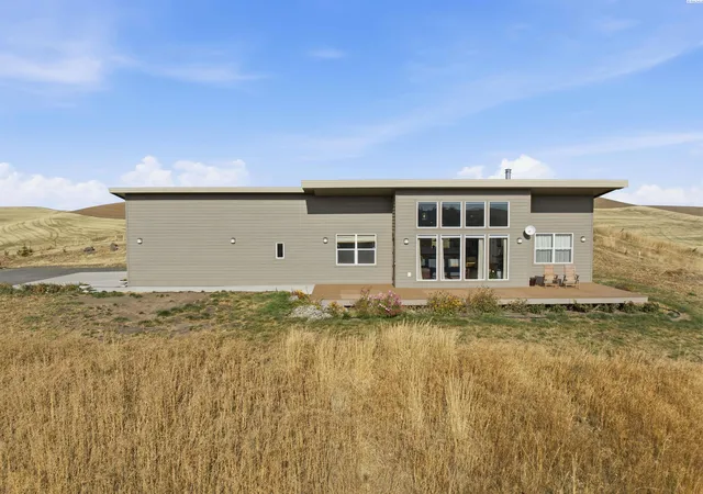 Photo 1 of Single family home for sale at 915 Brown Rd, Pullman, WA 99163 | MLS# PAC297368 | Listing updated on 2026-10-23