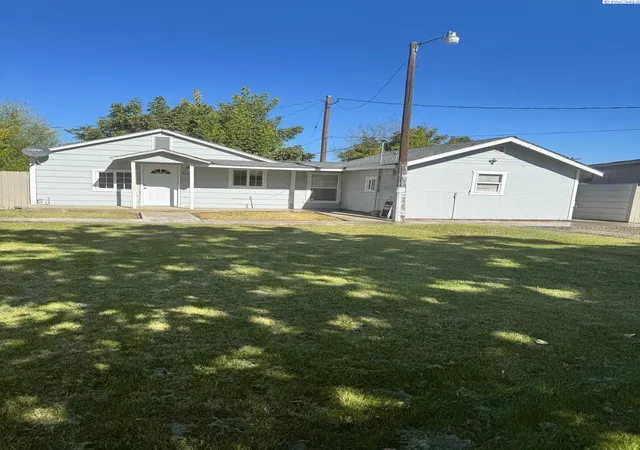 Single family home for sale at 615 E Adams St, Grandview, WA 98930 | MLS# PAC297370