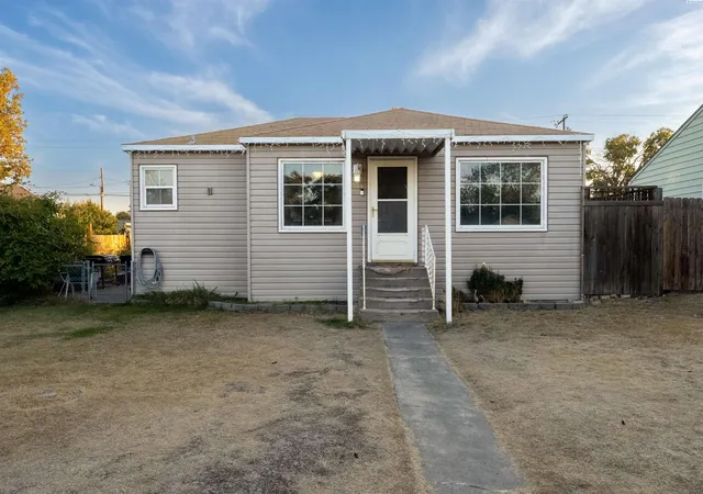 Photo 1 of Single family home for sale at 106 E 5th Avenue, Kennewick, WA 99336 | MLS# PAC297378 | Listing updated on 2026-10-23