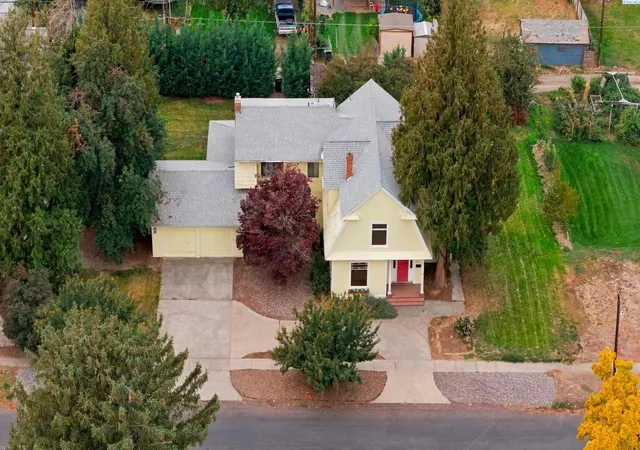 Single family home for sale at 831 Guernsey St, Prosser, WA 99350 | MLS# PAC297380