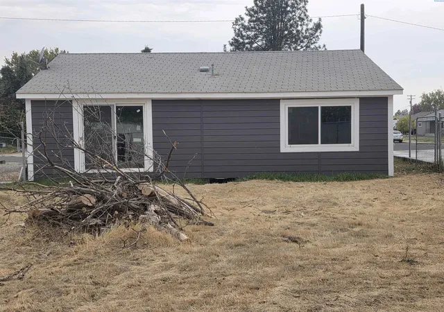 Single family home for sale at 906 Snow Ave, Richland, WA 99352 | MLS# PAC297383
