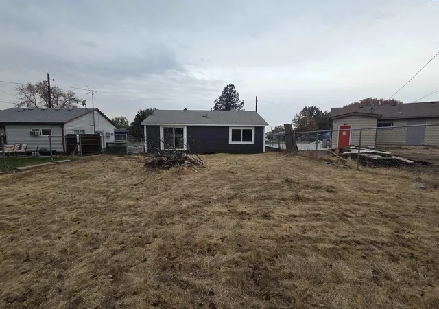 Photo 1 of Single family home for sale at 906 Snow Ave, Richland, WA 99352 | MLS# PAC297383 | Listing updated on 2026-10-23