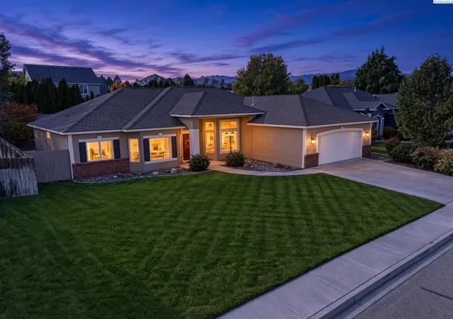 Single family home for sale at 1674 Venus Cir, Richland, WA 99352 | MLS# PAC297389