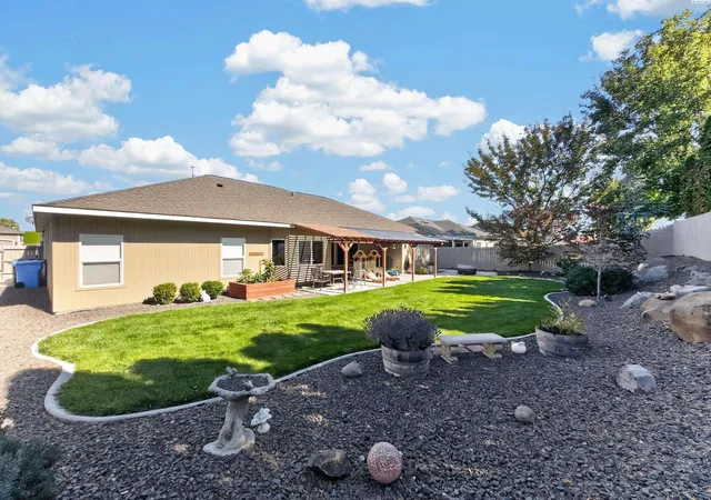 Photo 3 of Single family home for sale at 1674 Venus Cir, Richland, WA 99352 | MLS# PAC297389 | Listing updated on 2026-10-23