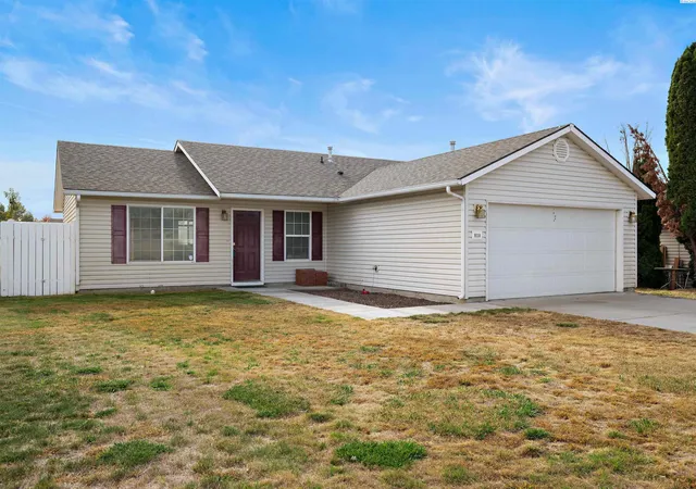 Single family home for sale at 8110 Canyon Dr, Pasco, WA 99301 | MLS# PAC297391
