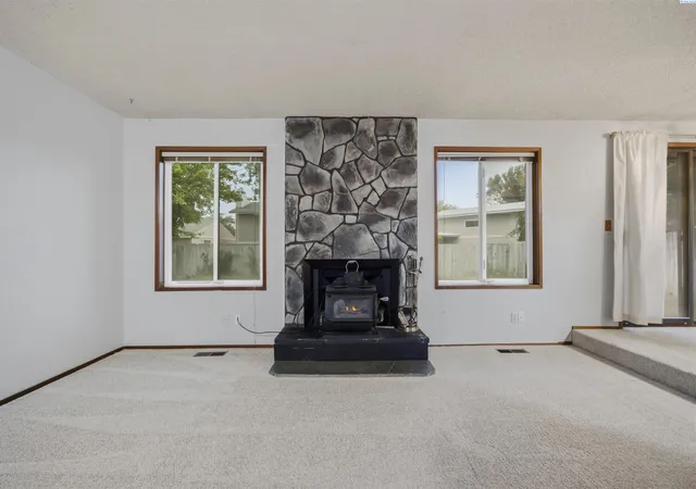 Photo 3 of Single family home for sale at 8530 W Deschutes Ave, Kennewick, WA 99336 | MLS# PAC297393 | Listing updated on 2026-10-24