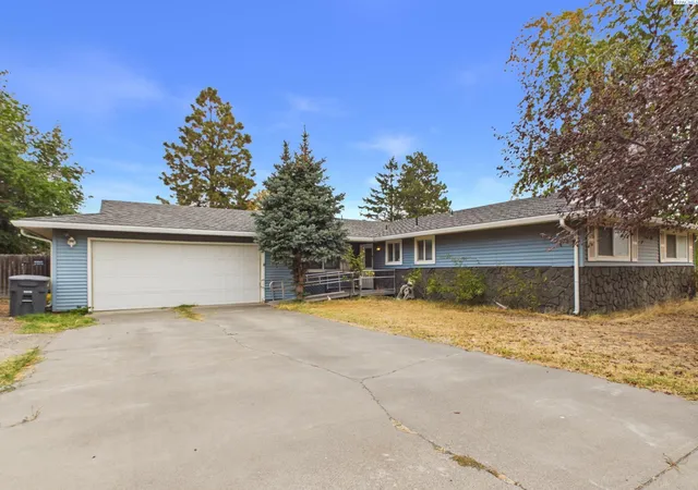 Single family home for sale at 1208 W 16th Place, Kennewick, WA 99337 | MLS# PAC297394
