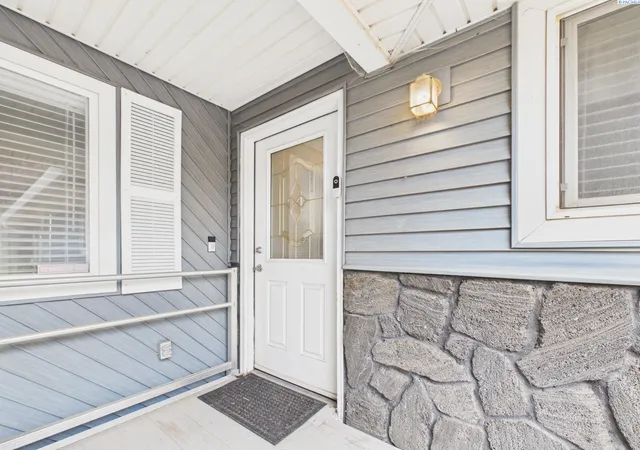 Photo 2 of Single family home for sale at 1208 W 16th Place, Kennewick, WA 99337 | MLS# PAC297394 | Listing updated on 2026-10-25