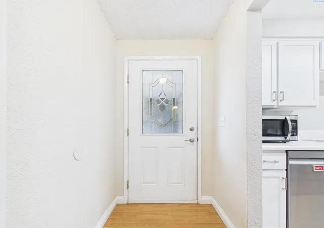 Photo 3 of Single family home for sale at 1208 W 16th Place, Kennewick, WA 99337 | MLS# PAC297394 | Listing updated on 2026-10-25