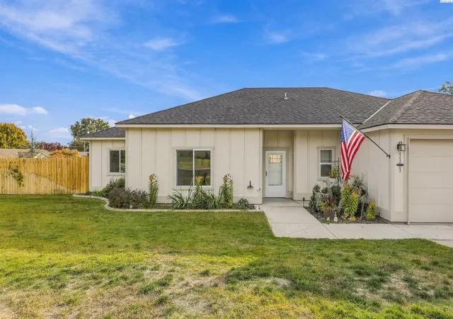 Single family home for sale at 1101 Odin Ave, Benton City, WA 99320 | MLS# PAC297395