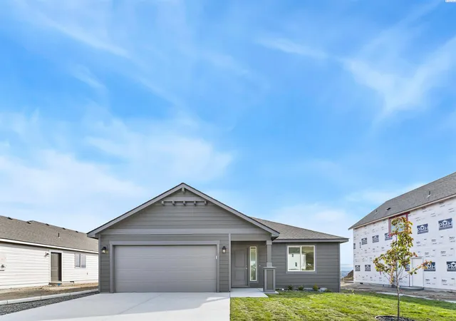 Single family home for sale at 757 Honeylicious St, Richland, WA 99352 | MLS# PAC297397