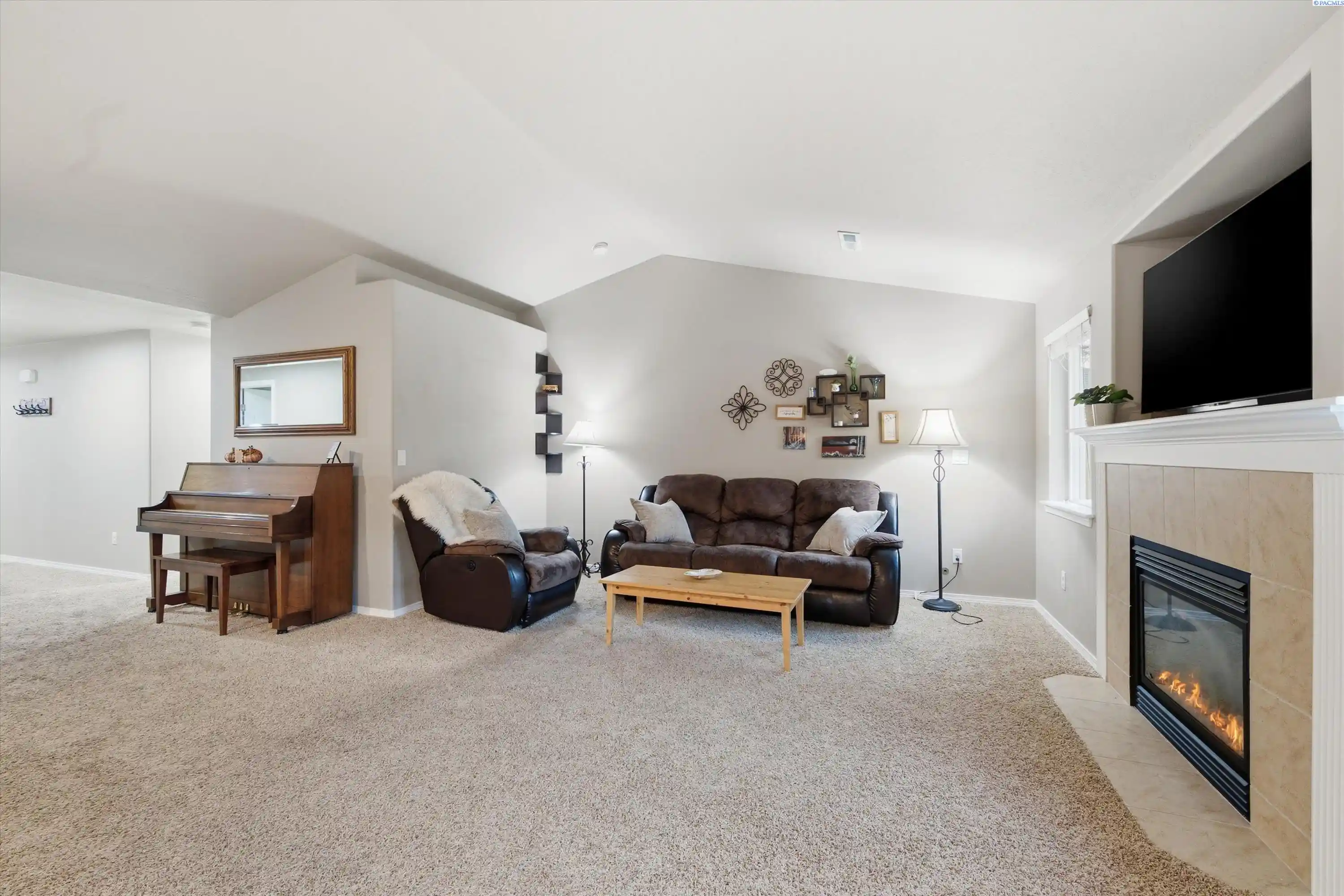 Photo 1 of Single family home for sale at 2208 S Kellogg Pl, Kennewick, WA 99338 | MLS# PAC297398 | Listing updated on 2026-10-23