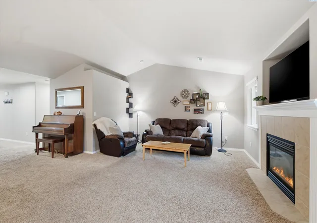 Photo 2 of Single family home for sale at 2208 S Kellogg Pl, Kennewick, WA 99338 | MLS# PAC297398 | Listing updated on 2026-10-24
