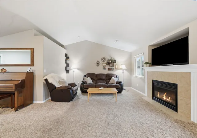 Photo 3 of Single family home for sale at 2208 S Kellogg Pl, Kennewick, WA 99338 | MLS# PAC297398 | Listing updated on 2026-10-24