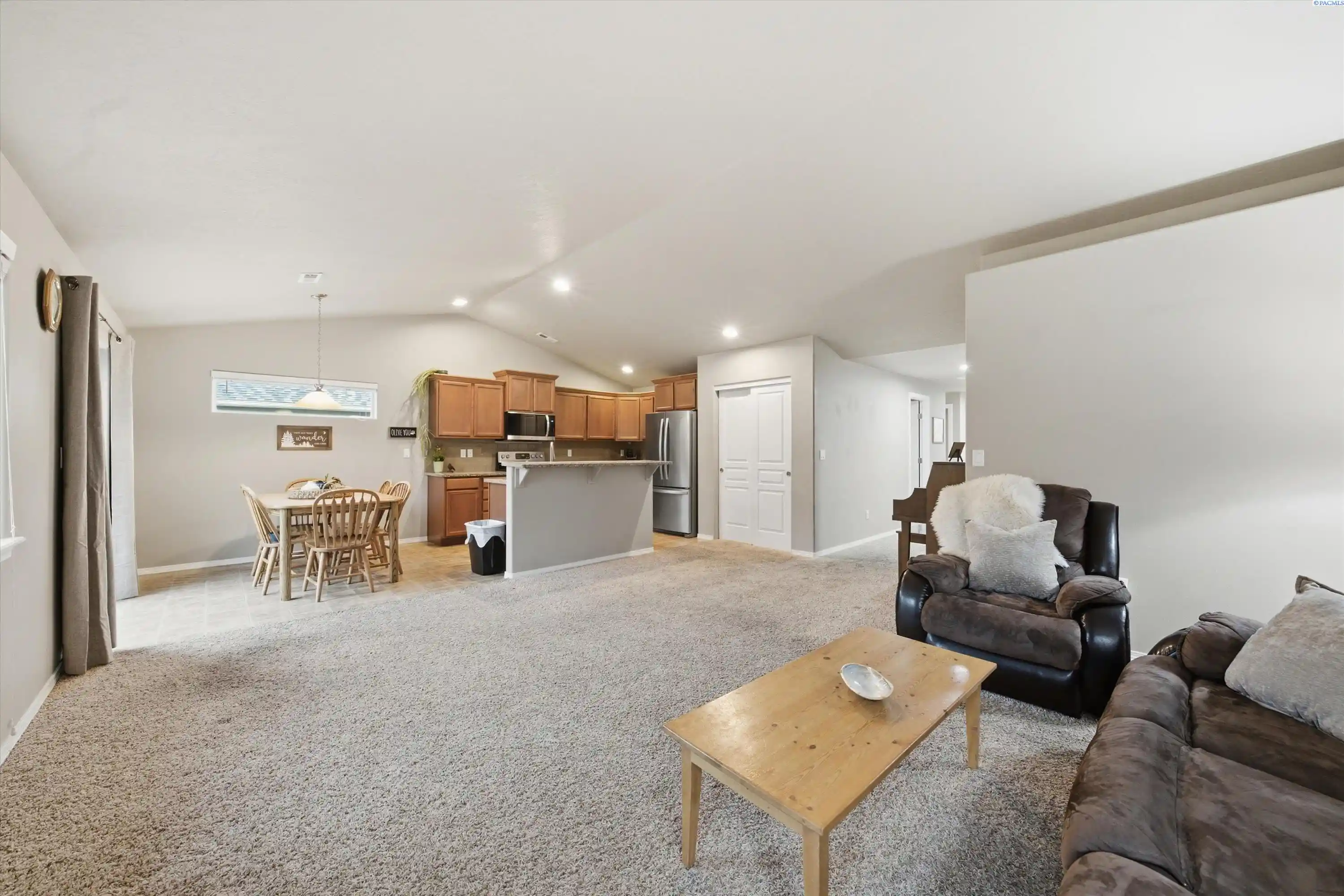 Photo 4 of Single family home for sale at 2208 S Kellogg Pl, Kennewick, WA 99338 | MLS# PAC297398 | Listing updated on 2026-10-23