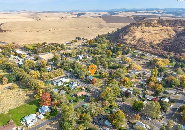 Photo 3 of Single family home for sale at 10330 E Highway 12, Dixie, WA 99329 | MLS# PAC297405 | Listing updated on 2026-10-28