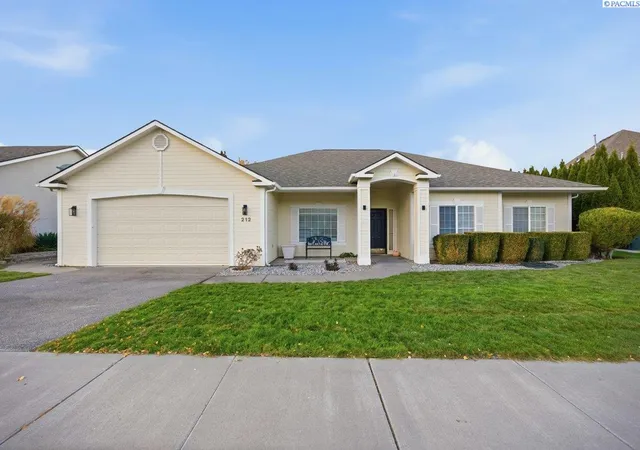 Single family home for sale at 212 Thyme Cir, Richland, WA 99352 | MLS# PAC297419
